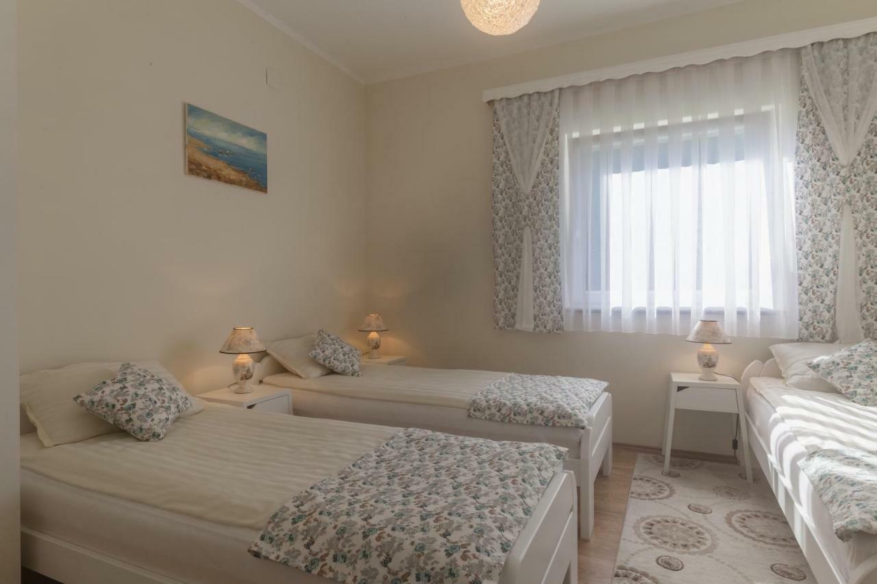 Apartment Snjezana